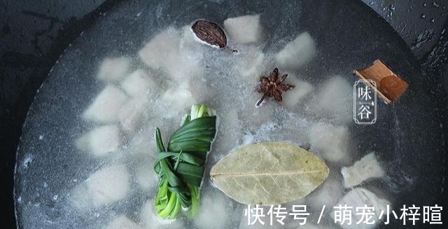 秋天进补,它跟萝卜是绝配,营养互补不怕冷,炖一锅特馋人