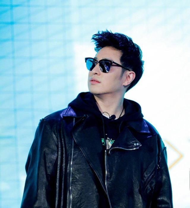 《青春有你3》导师排场大，Lisa回归不算什么，他才是重量级导师