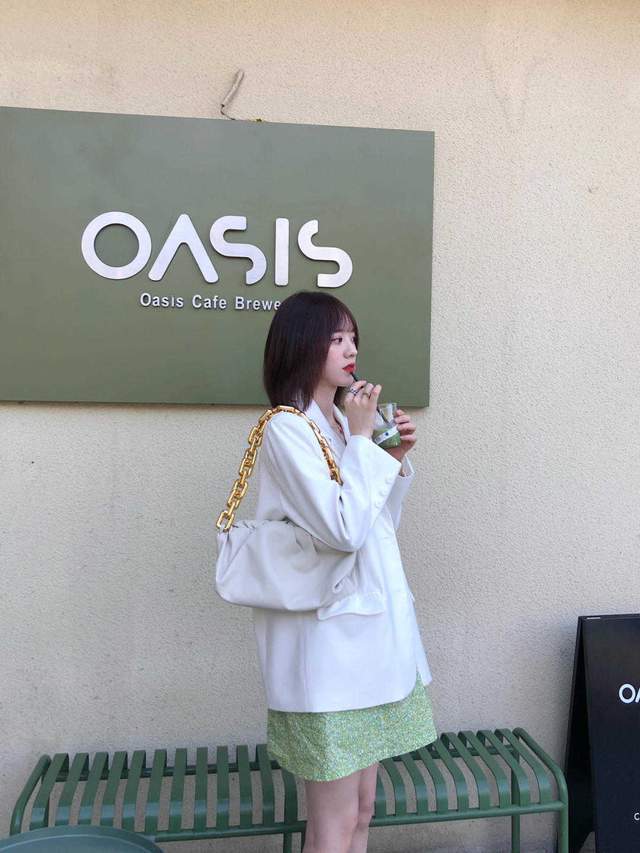 衣橱|气质女神衣橱里必备的衣服款式,西服和连衣裙,不光百搭还高级