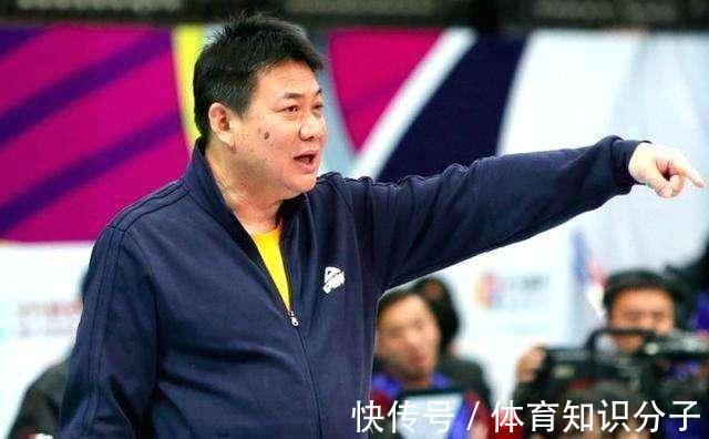 主教练|脾气倔强!蔡斌曾因输球被记者质问,女排主帅反击:你哪个单位的
