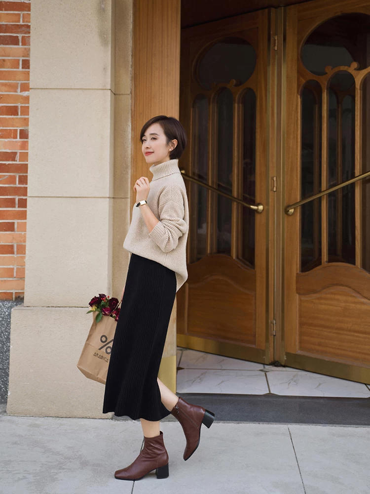 百褶裙|精致女孩试试这6款“小黑裙”吧,选对款增添回头率,百搭又耐看!