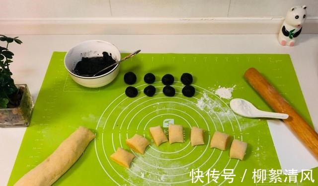 南瓜面包|南瓜这样做香甜绵软，做法简单，适合早晨赶时间的人！