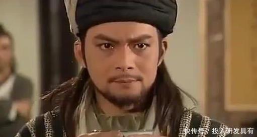 版本的乔峰|83版的乔峰为什么总戴帽子?黄日华摘下帽子后,网友笑出猪叫声