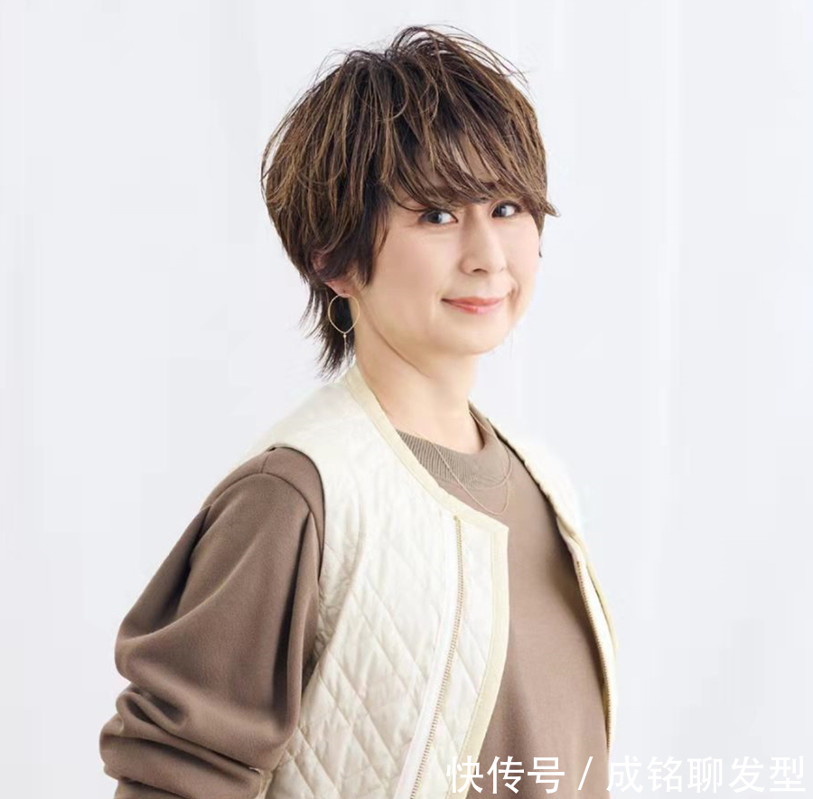 减龄 这才是中老年人最美的发型,柔美蓬松烫+减龄染发,想不年轻都难