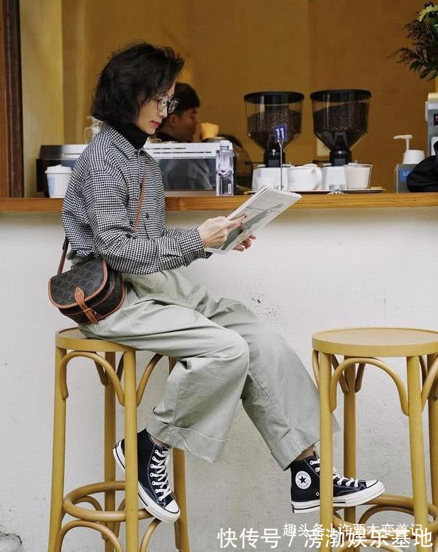 高冷 奔五的女人，少穿T恤牛仔裤，学三木妈妈这样穿，减龄有气质