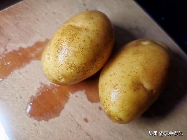 刨刀替代拙劣刀工，炒出脆口透明的土豆片我看行