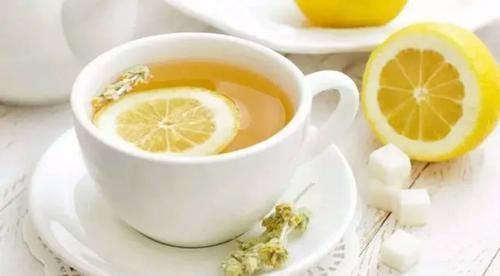 40多岁的女人，别再学小姑娘熬夜了，熬出来的斑斑点点好难打发