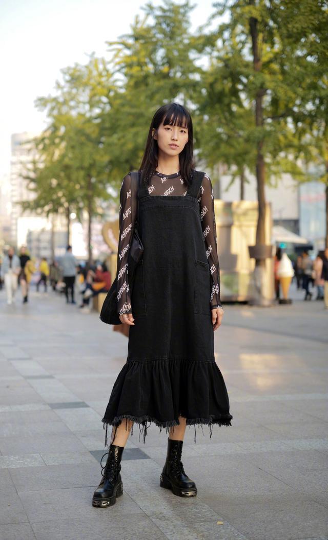 真正会穿的女人,穿裙子很少配高跟鞋,看下面这些潮人你就知道了