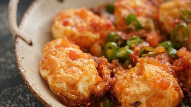 酸辣可口的酸甜炸蛋，只需要3步就搞定，好吃又不贵