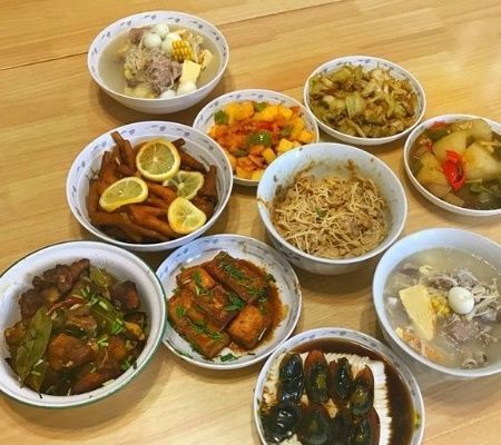 婚后爸妈来看我,我下厨做了一桌菜招待,吃完饭后婆婆板起了脸