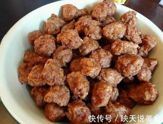 40年火夫不管什么丸子，油炸时多加“这1步”，丸子又香又脆