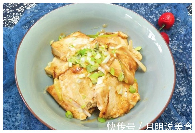 烧豆腐时,直接下锅容易碎,多加1步,豆腐完整又好吃