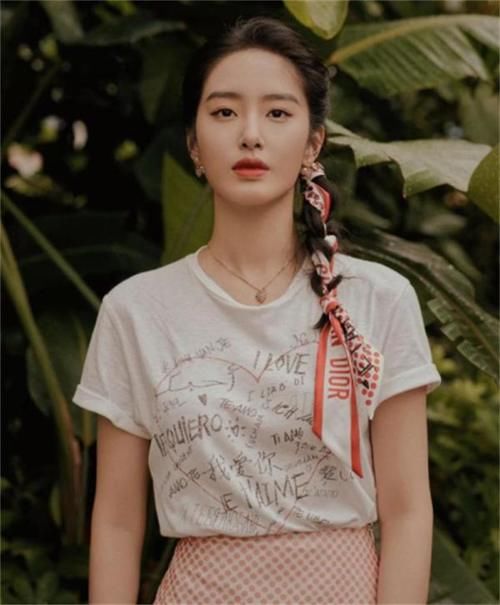 ＂配饰＂如何搭出高级感，记住这几点技巧，成为精致的女人