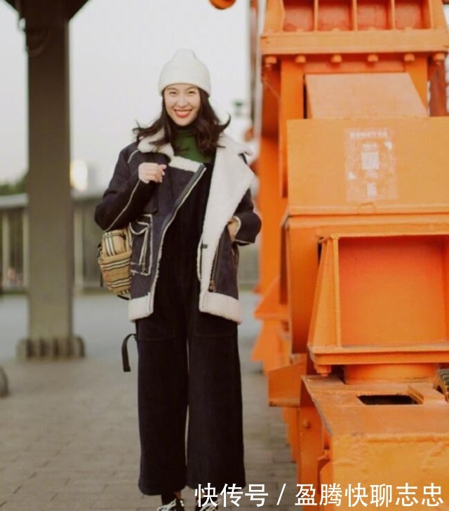 长大衣|小个子别穿“长大衣”了,今冬试试“短外套”搭裤子,显高显腿长