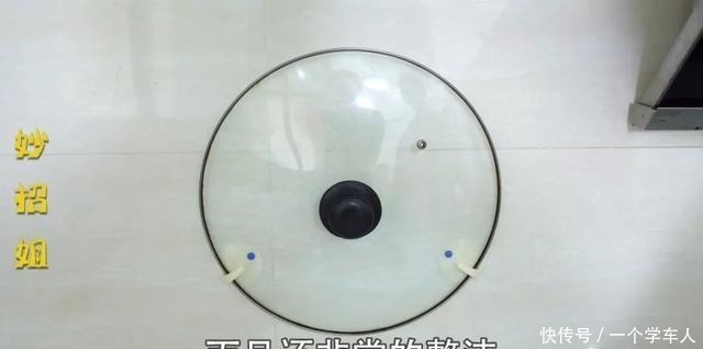 用处|垃圾桶上粘一个挂钩,竟然有这么多用处!家里人都照着做!