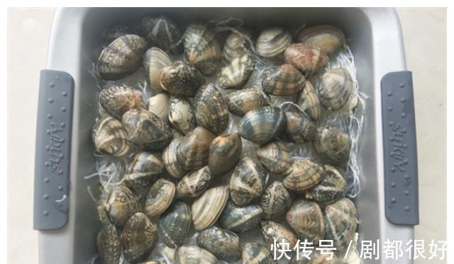 汤汁|教你在家做花蛤粉丝煲,香浓的汤汁,味道特鲜美,一口一个真过瘾