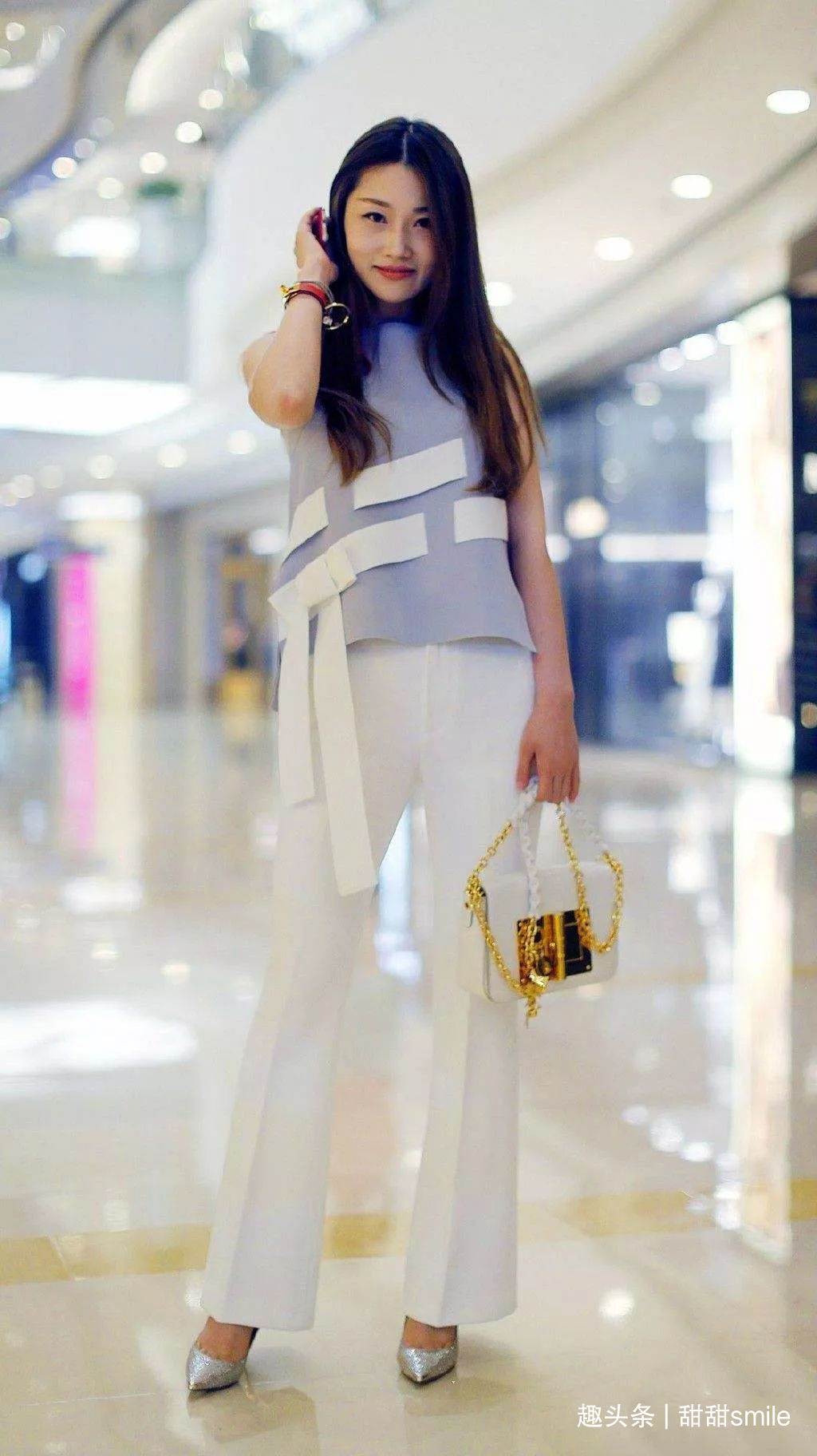 美女一双银色的尖头高跟鞋,气质又浪漫,走起路来也特别的优雅