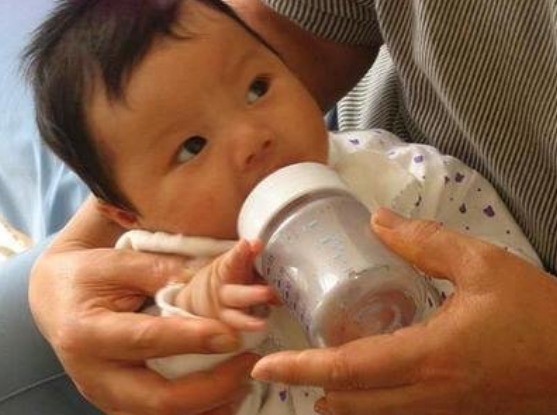 宝妈|宝宝从出生到6个月，宝妈要做好6件事，让宝宝发育得更好更健康