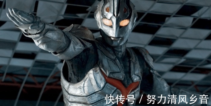 奥特曼|历代奥特曼的身高,最高的一位,成年的泰罗还不如他的脚高