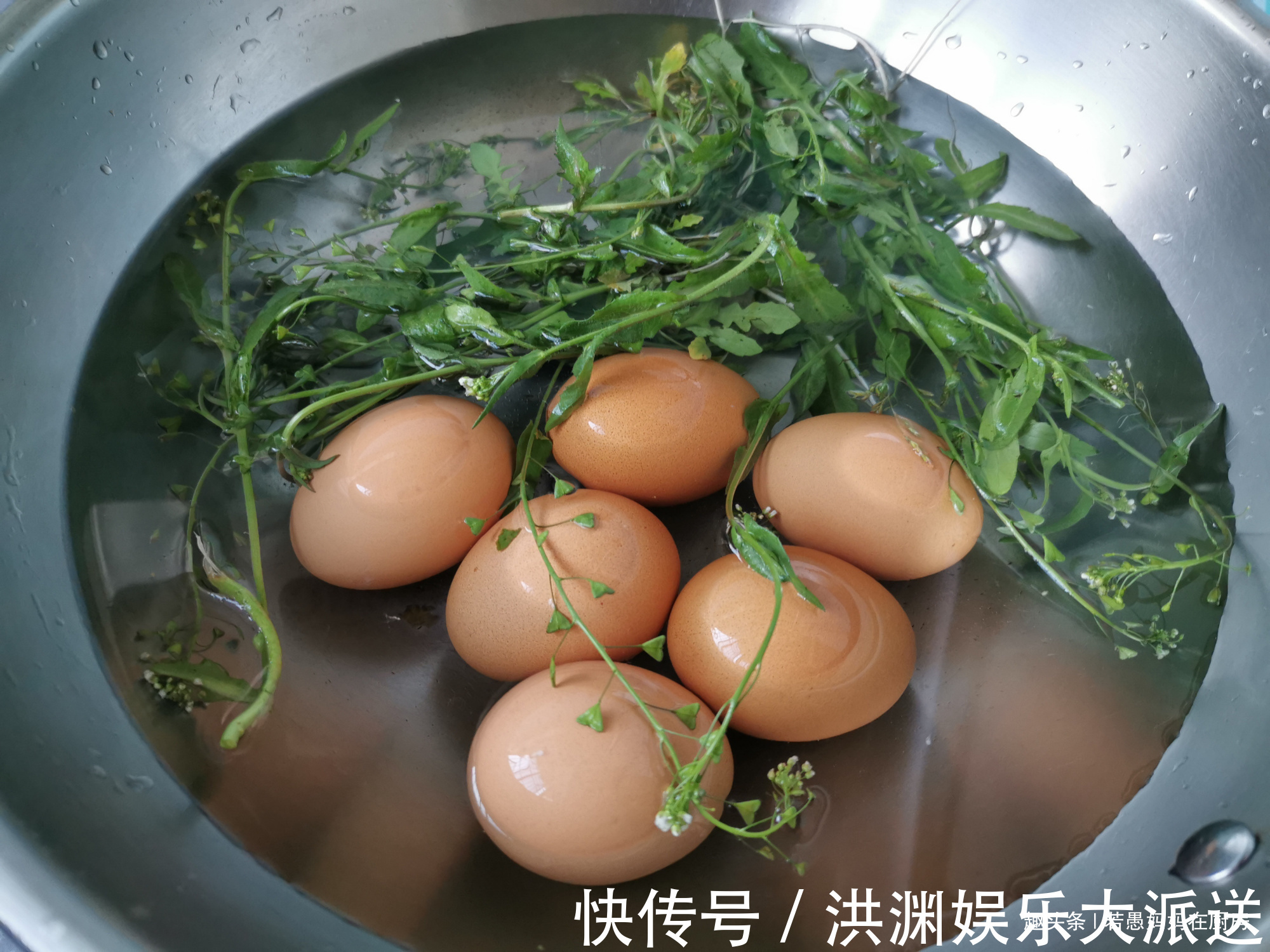 煮鸡蛋该用冷水还是热水教你煮鸡蛋的3个小窍门,不粘壳还好剥