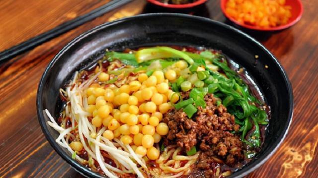 外地人|我国“争议最大”的4碗面,当地人都超爱吃,外地人却很嫌弃!
