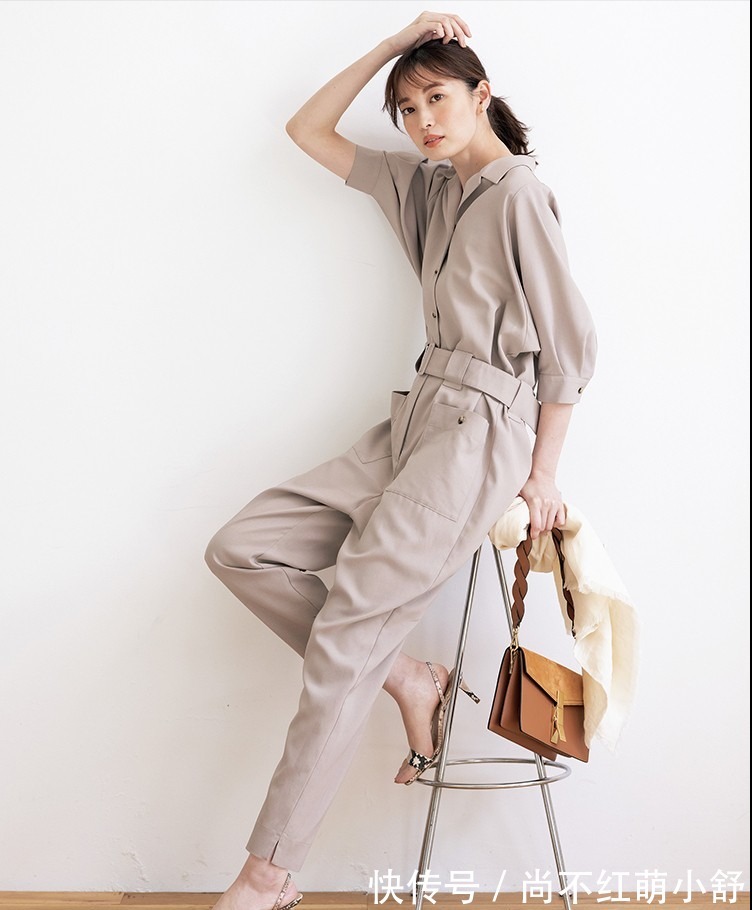 连体裤|今年突然火了一种新搭配叫:连体裤+基础上衣,越看越心动