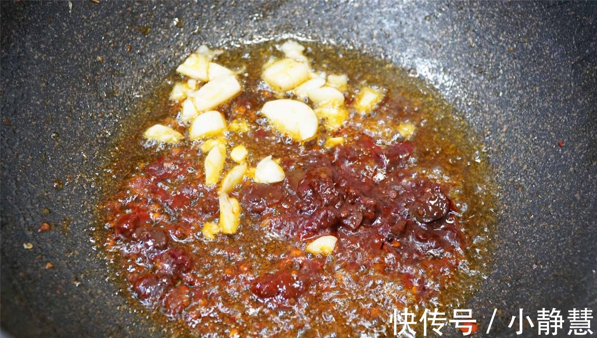 晒晒下班后的晚餐,3个菜不到10元,媳妇说你做素菜比肉菜还香