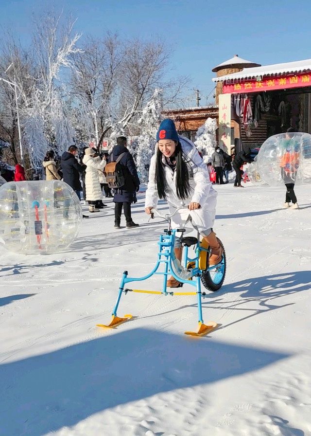 李金珊|致敬白衣天使济南石崮寨亲子戏雪庄园推出全国医护人员及家属免费游园活动