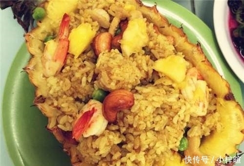 米饭不和鸡蛋炒，和这水果炒，酸甜开胃，颜色鲜艳，粒粒分明松散