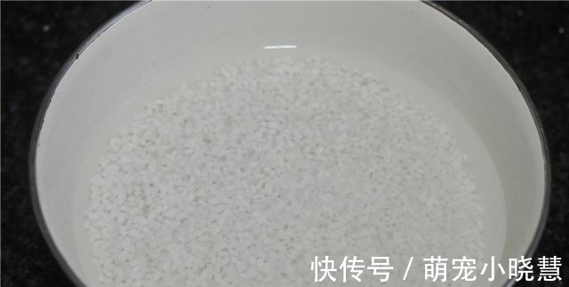 早餐|米饭新做法，儿子着了迷，天天吃不够，5分钟上桌，我特乐意做！