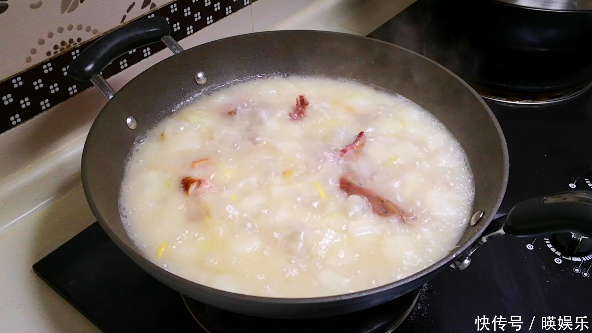 天冷了,多給家人做此湯,我家每周做2次,比大骨湯有營養,特香