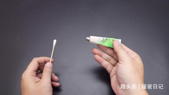 黄凡士林|红霉素软膏的5个作用,简单实用,回家找找有没有,试试