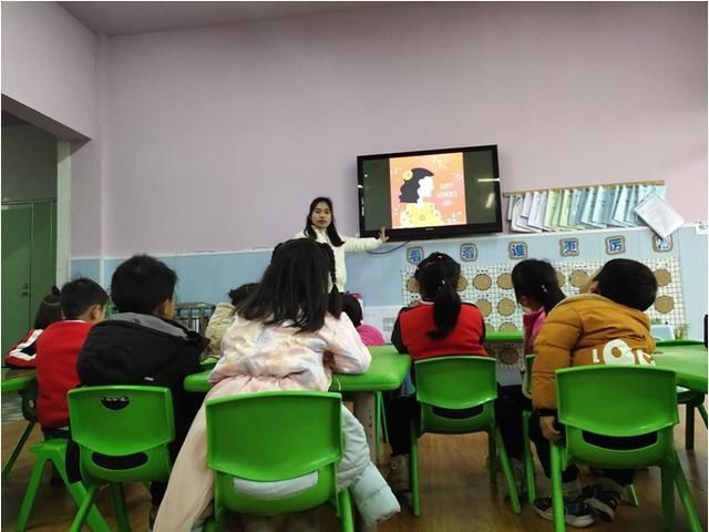 江安县迎安镇中心幼儿园开展2021年“三八”妇女节主题教育活动