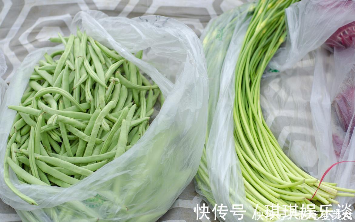 保鲜袋|新鲜蒜苔如何保存？不要直接放冰箱，教你一招，放半年也是新鲜的