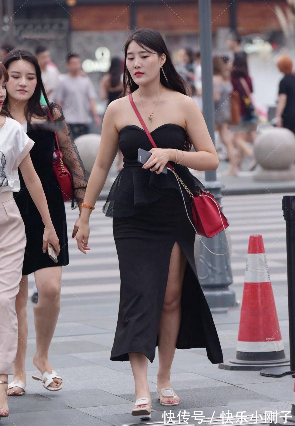 玄色|长的好看的小姐姐真的会有烦恼吗,我是不信的,那么多大哥“罩”