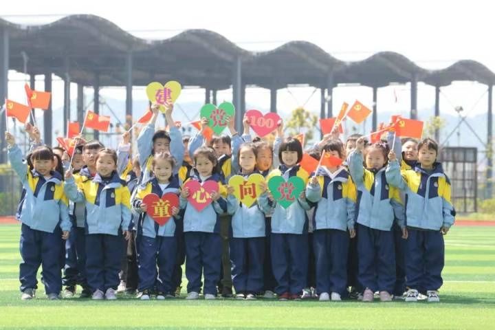 大学生牵手小朋友，“童心向党——萌娃学党史”红色之旅走进浙工大