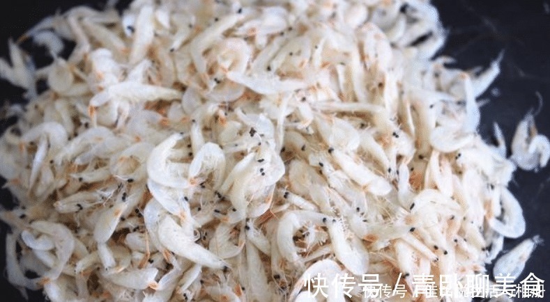 同是虾皮,选“白色”还是“浅红色”摊主告诉你,别再乱买了