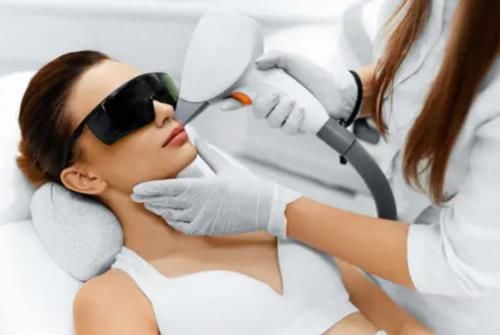 女性唇毛浓密，怎么去除？学会这5个方法或可以帮到你，不妨试下