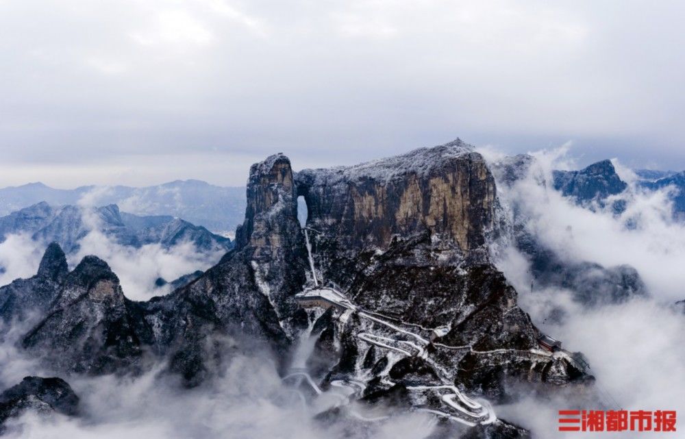 冰雪世界|图集丨美醉了！张家界天门山迎2022年首场降雪