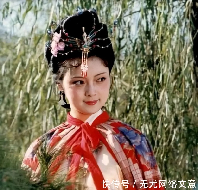 红楼梦|《红楼梦》里爱女红的薛宝钗还是一位博学多才的女子?