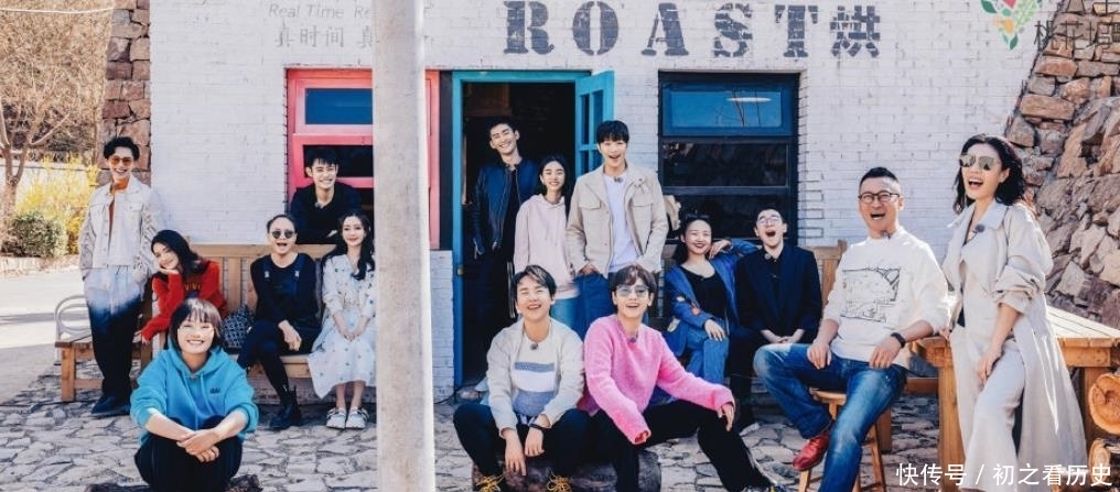 周杰伦 周杰牵手郭麒麟,合唱《还珠格格》主题曲,这个画面你真不能理解