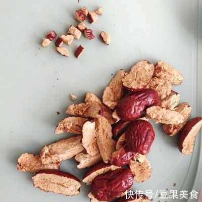 白芝麻|鲜味无敌的红枣核桃蛋糕，大人小孩都爱吃