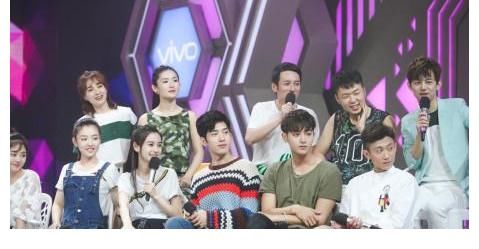 农村大叔用“破烂”表演，评委惊艳：邓紫棋落泪，谢霆锋登台点赞