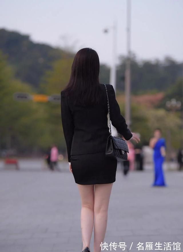 针织服|黑色针织上衣,搭配短裙,成熟优雅
