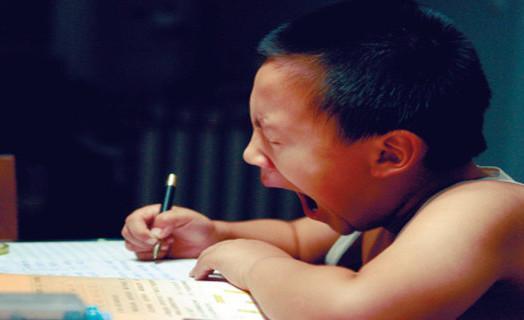 亮亮|十岁男童不到一米三,医生孩子出现这一特征,基本上很难再长高