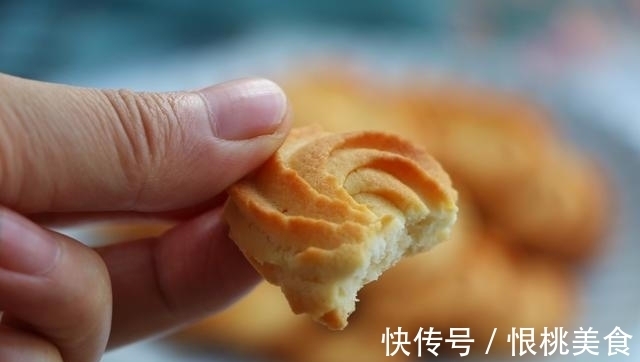 糖粉|简单几步，教你在家做曲奇饼干，又酥又脆比买的好吃，特别解馋