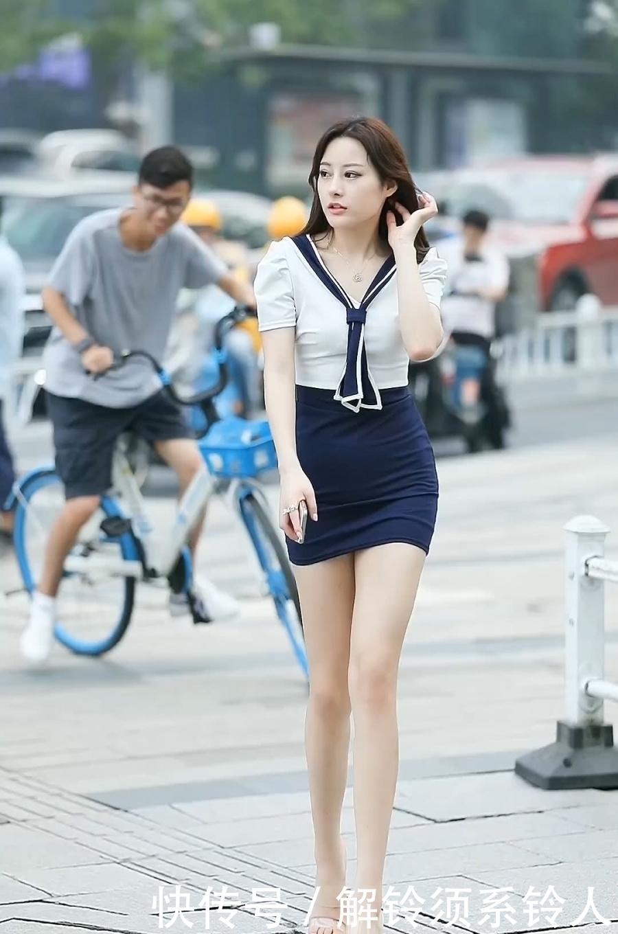 清纯可爱的小姐姐，穿jk制服太减龄，满足你的少女心