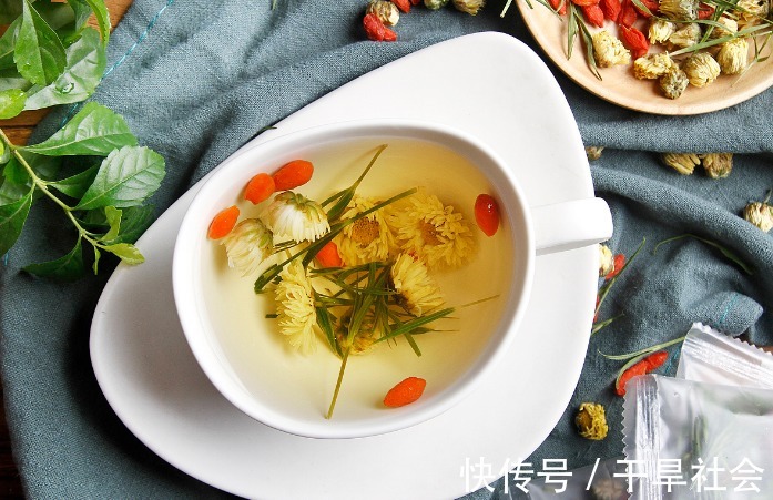 失眠|菊花和此物一起泡，每天一杯，双眼明亮，告别失眠，谁喝谁健康