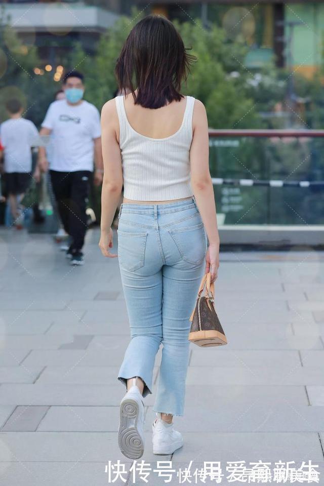 背心 白色牛角纽扣背心,精致独特,符合自己的气质