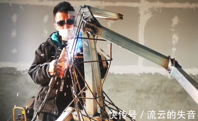 轮胎|B站大佬推荐国漫爱好者做灵笼机甲,日漫爱好者用轮胎做巨人